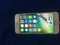 iPhone 8 金色64Gb
