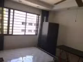 近先驱地铁走路两分钟 有夫妻隔间出租 内有吊扇凉爽 包水电网 可煮 七月末入住