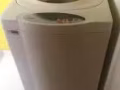 出售二手洗衣機，兩個風扇，還有一個桌子，價格實惠，超便宜，有需要的湖畔自取。