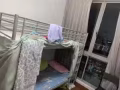 公寓女搭有連個床位出租，獨立衛生間，主人房落地窗