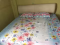 便宜出售雙人床 ，床墊子整套。