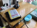 子，一張桌子，可以當書桌，也可以當飯桌，我嫌占地方，所以便宜處理了。。。