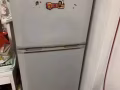 出售自用冰箱一個。