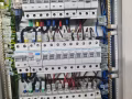 專業電工:安裝燈具.插座.風扇.熱水器.布線.改線路.跳電.84312480