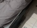 两套上下铺铁床和两套单人床
