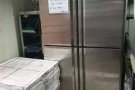 4门不锈钢商用冰箱1000L。 从展览到餐馆和家庭的设备！ 节省30至70％