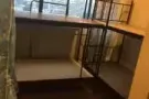 有一套上下铺铁床，40一套，老文礼自取带床板。简易衣柜