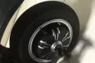 新买电板车忍痛卖