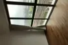 裕廊地铁站旁边而已 吃饭和交通都方便, 环境清静优美 1000.全包