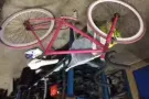 本人出售一辆二手红色自行车和二手红色电动车