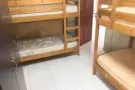 阿欲尼地铁站走路五分钟！主人房四人间招女搭房！300一位