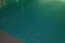 ?巴耶利峇地铁站，亚龙30 巷 泳池公寓 一间大普通房 出租 整套住六个人 干