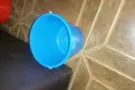桶、煮水壶、衣吊、小桌