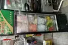 卖二手展示柜冰箱，八成新，给钱就卖后港自取，电话96705729