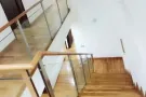 高文地铁站普通房出租，干净整洁，交通便利，水电网全包。私人排屋