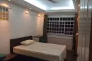 兀兰近地铁站走路3分钟，有房间短期出租。