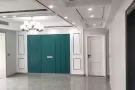 2分钟到劳明达地铁站，有主人房和普通房出租