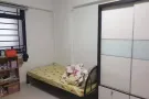 找女室友, 两人一间，单人床
