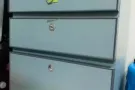 床头柜带锁三门低价转让