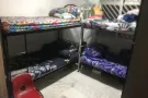 5 套二手金属双层床，带胶合板底座，床垫