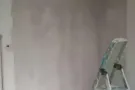 专业室内装修粉刷：油漆，整间刮腻子，个别墙面不平处理，做隔间，吊顶，修补墙体起皮脱落，维修天花板鼓包开裂，处理天花板厕所
