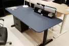 宜家升降桌和学习椅子