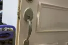 专业开锁，换锁，电子锁，保险箱，车门，水电维修81529988