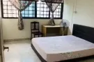 步行约六分钟左右到湖畔地铁站有普通房出租（本无合法地址）
