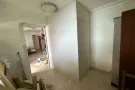 个人散工，给钱就干，你去比三家，然后再给价格，刷油漆，隔间，刮大白，贴瓷砖，厨房翻新，安装窗帘轨道。85899820