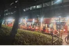湖畔地铁旁边，达曼裕廊步行7分钟.楼下就有咖啡店，24小时超市。男搭房，女搭房夫妻房