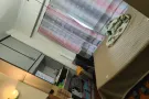 亚龙公寓25巷40巷地铁站3分钟普通房出租1350，主人房1550.空调，家具，人少，安静，可以小煮，本屋地址，联系电话