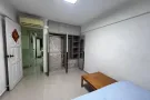 淡滨尼地铁旁有间普通房出租，步行两分钟可到达淡滨尼地铁站和巴士转换站