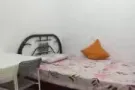 武吉巴督近山景私人排屋，现有单间、夫妻房出租。有冷气，可大煮。有车位可免费停车。