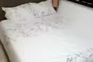 二手床。Queen size 双人床加床垫，只用了一年