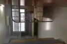 新拿的房子招男女搭房近地铁站3分钟有空调网络可以煮房子宽敞干净整洁欢迎来看房