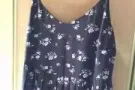 以纯碎花吊带连衣裙