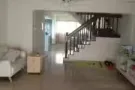 招一位女搭房