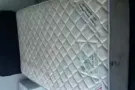 急出售自用高档8层新单人皮床和高档床垫