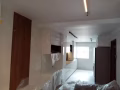 专业室内装修粉刷：油漆，做隔间，墙面补平，修补墙体起皮脱落，维修墙体开裂，天花板厕所发霉，整间房屋刮腻子找平，安装各种灯