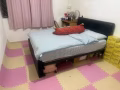 西海岸有普通房單間出租，可以一個人也可以夫妻或者情侶。靠近國大，可以報一個服務業地址。