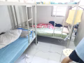 光明山地鐵站，男搭房