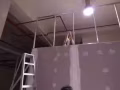休息時間多。我會做隔間，吊頂。刷油漆或塗料。地毯，家具組裝，卸貨櫃。裝燈，打掃衛
