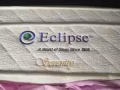 便宜轉賣一張king size 床架加 ECLIPSE 牌床褥！