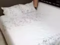 二手床。Queen size 雙人床加床墊，只用了一年