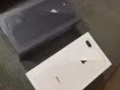 昨天剛從新電信簽的兩部蘋果8plus64的黑 和金色1150