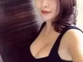 美丽年轻女性按摩师手艺精湛